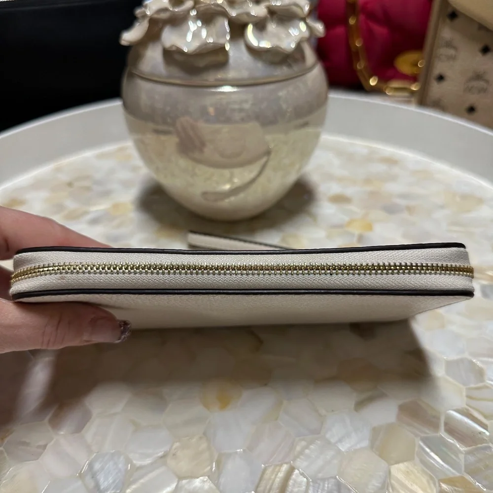Coach Chalk Zip around Wallet Wristlet So Versatile!